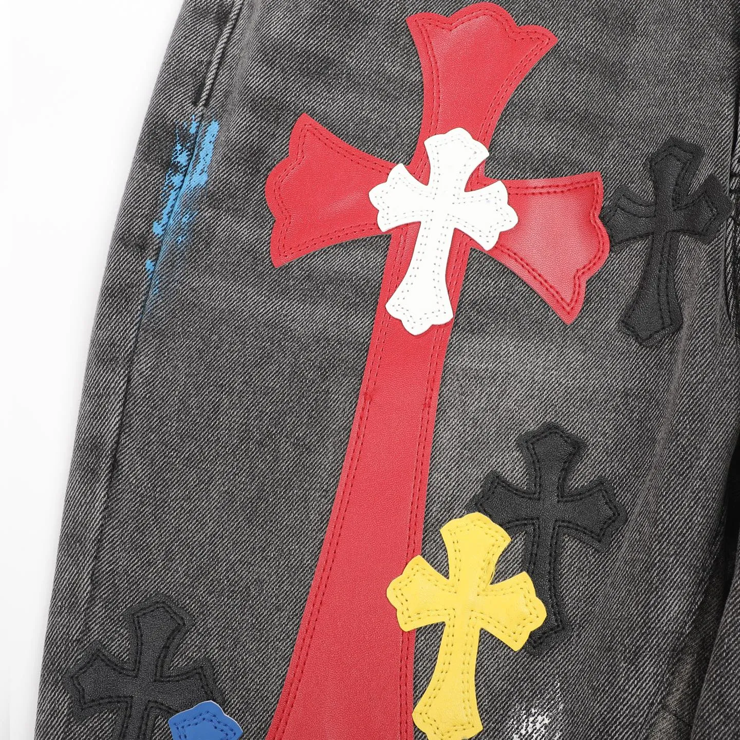 P280 GALLERY DEPT & Chrome heart Co-branded colorful leather cross loose washed flared jeans that truly restore the ultimate vintage texture. The original hardware and accessories are washed and other elevators. The QR code analysis is all purchased from the original factory. The degree of restoration is high. You are welcome to compare with a certain product ~ Three-dimensional version Loose and comfortable without being too picky about your body shape Make you taller and slimmer Factory Seiko Original factory quality control Same style for men and women Can be matched with couples Versatile recommendation Necessary jeans D332 for all seasons Trendy people have been disappointed. From the quality selection of fabrics, the tailoring of details, and the matching of patterns, everything is impeccable! The upper body is so handsome when worn...it can be easily worn by men, women and children! The craftsmanship is made of heavy-duty washed pure cotton denim fabric. After washing, it is soft and thick and looks very stylish when worn. Size: 28/30/32/34/36 Waist: 70/75/80/85/90 Knee: 44.5/46/47.5/49/50.5 Pants length: 102/104/106/108/110